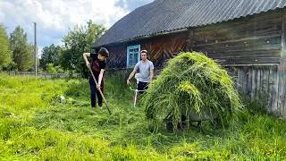 Thumbnail: Simple Family Life in the Village 🏡 Mowing the Grass, Cooking, the First Strawberries and Cherries 🍓