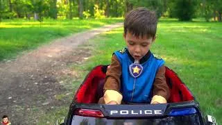 Thumbnail: 경찰차에서 바퀴가 떨어졌습니다. 파워 휠 자동차와 체인징 휠을 타고 재미있는 Paw Patrol Artem 타기