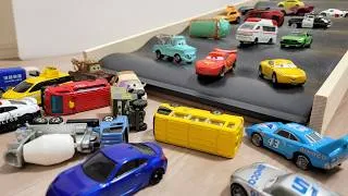 Thumbnail: 車のおもちゃがいっぱい！色んな『車のミニカー』がウェーブ坂道を走る☆ Lots of Toy Cars! Toy Car Drives Along a Handmade Slope.