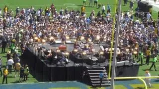Thumbnail: Red Hot Chili Peppers performing "Can't Stop" at Los Angeles Memorial Coliseum before Rams Return