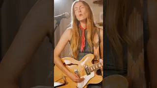 Thumbnail: Lily Meola Box Session