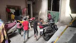 Thumbnail: Bacchon ke sath Gali cricket