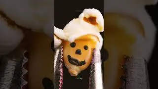 Thumbnail: Cooking popcorn close up: single one by one