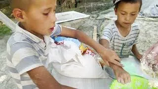Thumbnail: “You Won’t Believe How This Uzbek Bread Is Made! 🫓🇺🇿”.