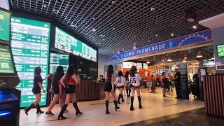 Thumbnail: Linq and Linq Promenade Las Vegas Friday night