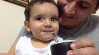Thumbnail: Bebe tomando Terere com seu Pai