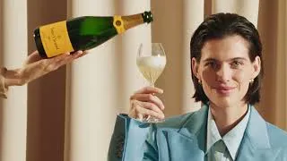 Thumbnail: VEUVE CLICQUOT  | HOW TO : How many glasses of champagne can be served from a single bottle ?