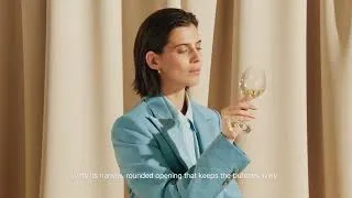 Thumbnail: VEUVE CLICQUOT  | HOW TO : Choose the right glass for champagne ?