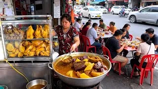 Thumbnail: THE BEST Vietnamese Street Food Tour in Saigon DUCK & CHICKEN CURRY Rice Noodle Soup