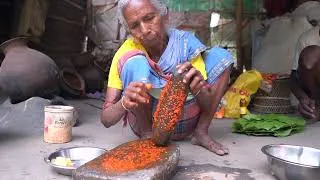 Thumbnail: Steamed chicken in Shal tree skin | chicken curry in shal tree skin | tribal style chicken recipe
