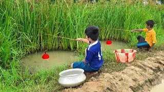 Thumbnail: Fishing Video || Two traditional boys caught fish by choosing the right spot from the village canal