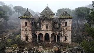 Thumbnail: Abandoned 101-Year-Old Moorish Palace Reclaimed by the Desert Now a Glowing Fantasy Mansion