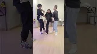 Thumbnail: 以11月12日为起点，12月6日为舞台，13天里，我们从互不相识到步调一致，把move cheerleader的热爱与坚持，刻进每一次起跳。#dance #拉拉队 #一起跳舞 #一口气看完 