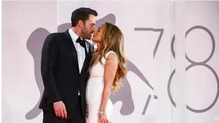 Thumbnail: The end of Bennifer 2.0: Jennifer Lopez files for divorce from Ben Affleck.