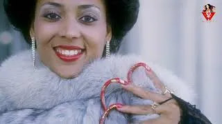 Thumbnail: The Fastest Woman in the World’s 6-Inch Nails With Dynamic Designs & More Styles.....