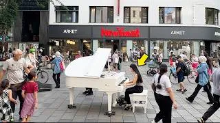 Thumbnail: I Played a Football Anthem on Street Piano ⚽🎹