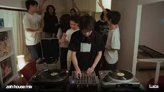 Thumbnail: Minimal House Vinyl mix in a tiny apartment in Japan Vol.7 - by Luca