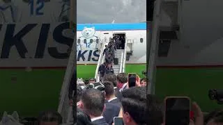 Thumbnail: Футбол бўйича Ўзбекистон миллий терма жамоаси тантанали кутиб олинди