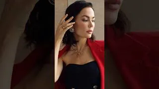 Thumbnail: What if a jewel could reveal its own secret?