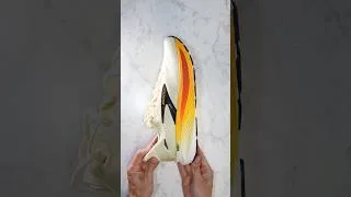 Thumbnail: Unboxing the Brooks Ghost 18