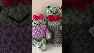 Thumbnail: Crochet frog had a capsule wardrobe 🐸👚👖