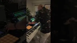 Thumbnail: ‘Return Of The Vries’ live in the home studio, as @DarrenTate warms up for his upcoming ABGT700 set.