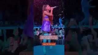 Thumbnail: santa tell me sweetener world tour note changes on hq #arianagrande #arianagrandelive #santatellme