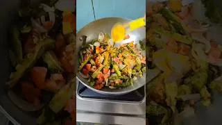 Thumbnail: करेले की सब्जी कड़वी नहीं लगेगी अगर ये मसाला डाल दिया तो😍#ytshorts #karelasabji #cooking #yt #food