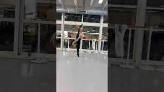 Thumbnail: Legs are legging #dance #itendswithus #lewiscapaldi #flexibility #choreography #contemporarydance