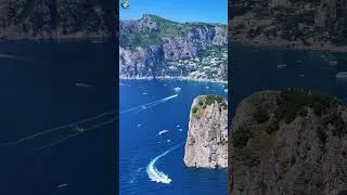Thumbnail: Capri 4K 🇮🇹 – Island of Dreams in Crystal Blue Waters #travel4k #shorts  #deephousechillout #italy