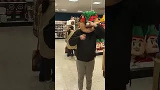 Thumbnail: Flossing Elf