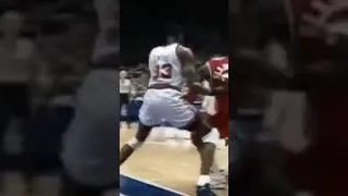 Thumbnail: Hakeem Olajuwon teaching the SpinMove #nba #dunks #basketball #hakeemolajuwon #postmoves#footwork