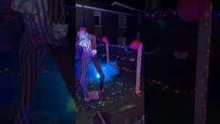 Thumbnail: Creepy carnival garden - 7FT clown animatronic