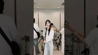 Thumbnail: เพลงใหม่ “ต้องใช้คำลาแบบไหน” ver. Solo Fahproud Full Band Performance 🩵 #bhbrickhouse