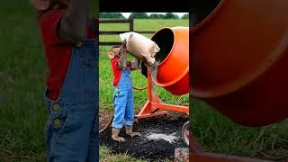 Thumbnail: 🐒🦆🏠 Monkey NaNa Builds a New Duck House & Feeds the Duck ! 😍🍚#short