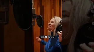 Thumbnail: Amy performing "Raise it up" 😍