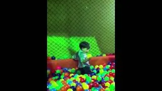 Thumbnail: Piscina de bolinhas Vicente 5 out 2014