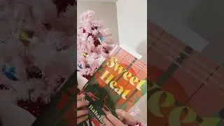 Thumbnail: One of my favorite book couples!