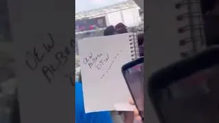 Thumbnail: Travis Scott Wrote & Gave Thjs To A Fan “New Album OTW”