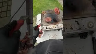 Thumbnail: Subscribe for a burger 🍔
