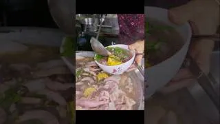 Thumbnail: 70-Year！Giant Fried Noodles, Traditional Pork Offal Soup/市場70年！巨大炒麵,古早味豬雜湯/阿蘭古早味 #fried_noodles #炒麵