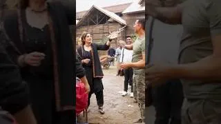 Thumbnail: #AkshayKumar X #RaveenaTondon Cake Fight 🎂 It's Too Much Fun 😂#WelcomeToTheJungle