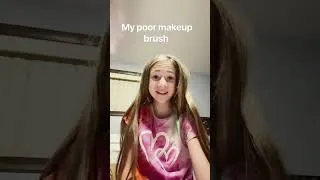 Thumbnail: Rip makeup brush￼