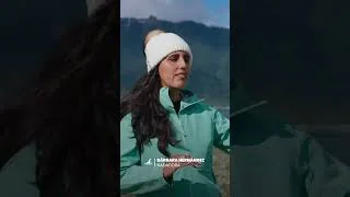 Thumbnail: Nadando en las gélidas aguas de la Laguna San Rafael