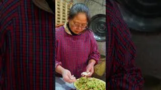 Thumbnail: Making Ancient Chinese Pork Jelly Baos in a Remote Village — 100% Traditional Country Cooking