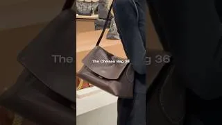 Thumbnail: A bag that fits the plot 👜📚