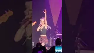 Thumbnail: When I Wake Up I don't know where I was last night, Taylor Momsen The Pretty reckless Live 2026
