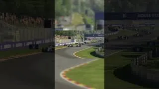 Thumbnail: LEWIS HAMILTON MADE THIS OVERTAKE LOOK EFFORTLESS #shorts