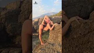 Thumbnail: Beautiful Girl Shows Extreme Flexibility on a Cliff