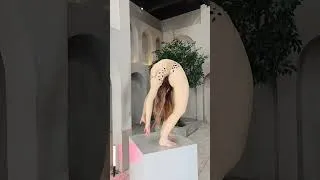 Thumbnail: Circus Girl